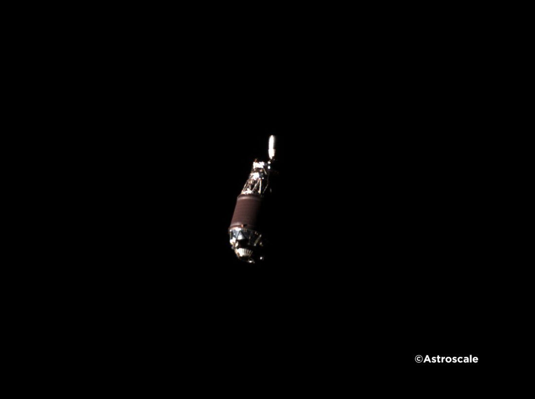 Photo – Japanese satellite takes photo of space debris