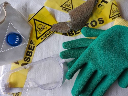 The Ministry of Environment has started developing rules for the management of asbestos-containing waste