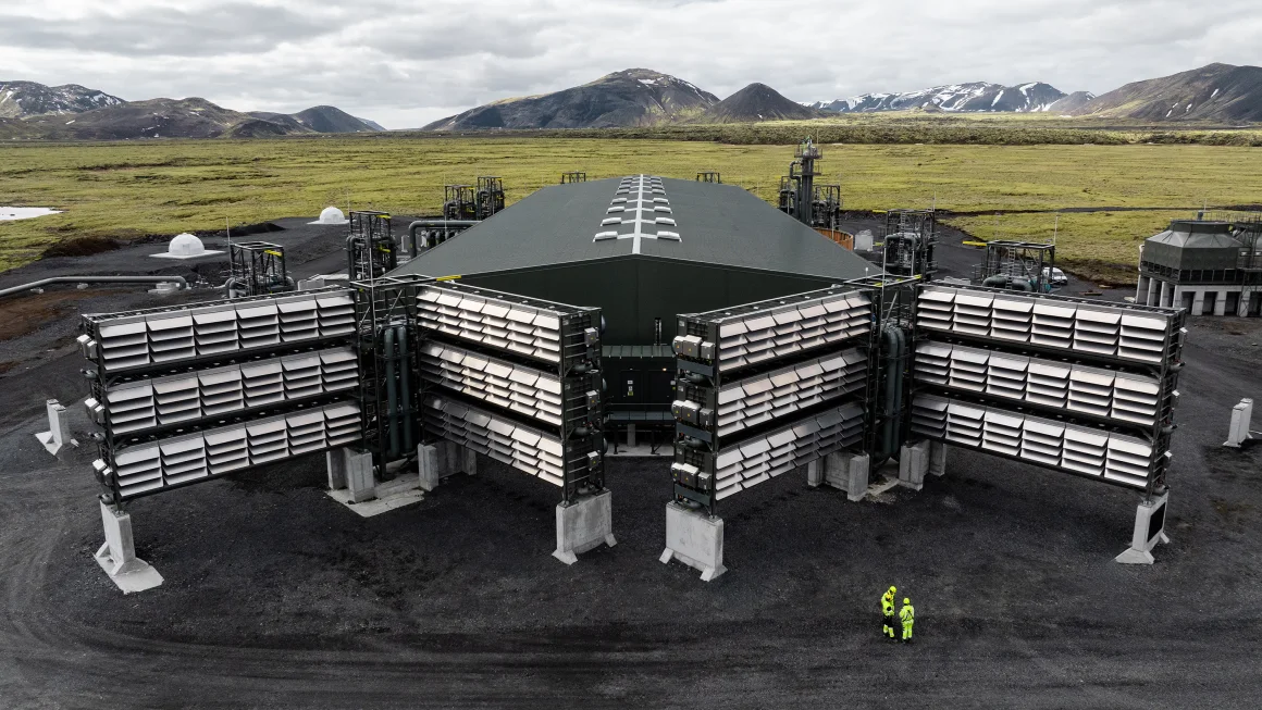 Photo – Switzerland's Climeworks opens the world's largest plant to extract CO2 from the air