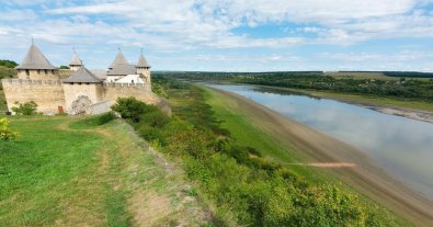 Фото – В мережі показали, як критично обмілів Дністер