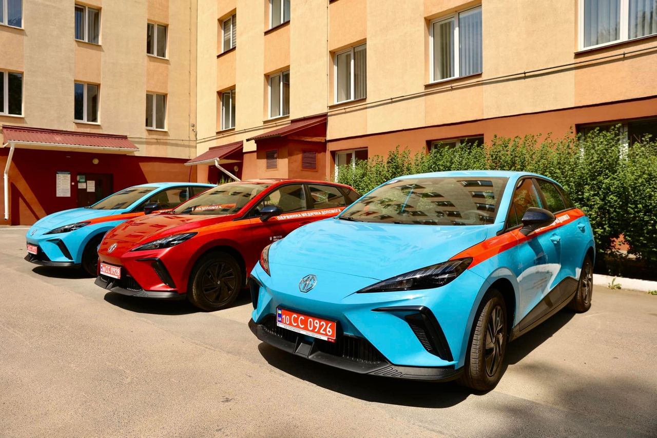Photo – Ukrainian medical institutions received 75 electric cars