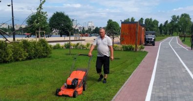 Photo – Law enforcement officers visit the department of environmental protection of the Kyiv City State Administration