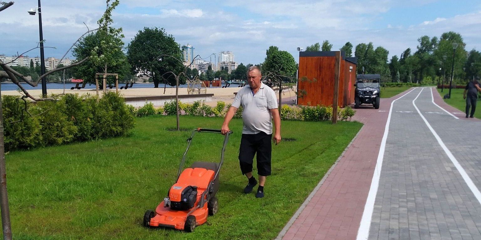 Photo – Law enforcement officers visit the department of environmental protection of the Kyiv City State Administration