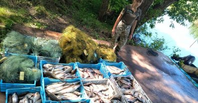 Фото – В заказнике на Полтавщине инспекторы нашли в сетках браконьеров рыбы на 4 млн грн