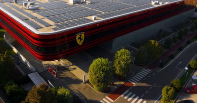 Фото – Ferrari досрочно переводит завод с газа на солнечную энергию