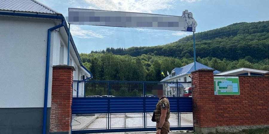 Officials who illegally extracted mineral water worth hundreds of millions of hryvnias were exposed