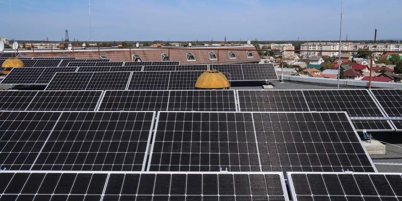 Photo – Naftogaz helps install solar power plants in Ukrainian medical institutions