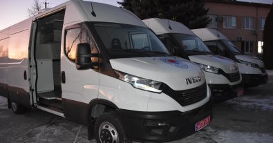 Фото – Україна отримала від Кореї 3 мобільні лабораторії для контролю якості води