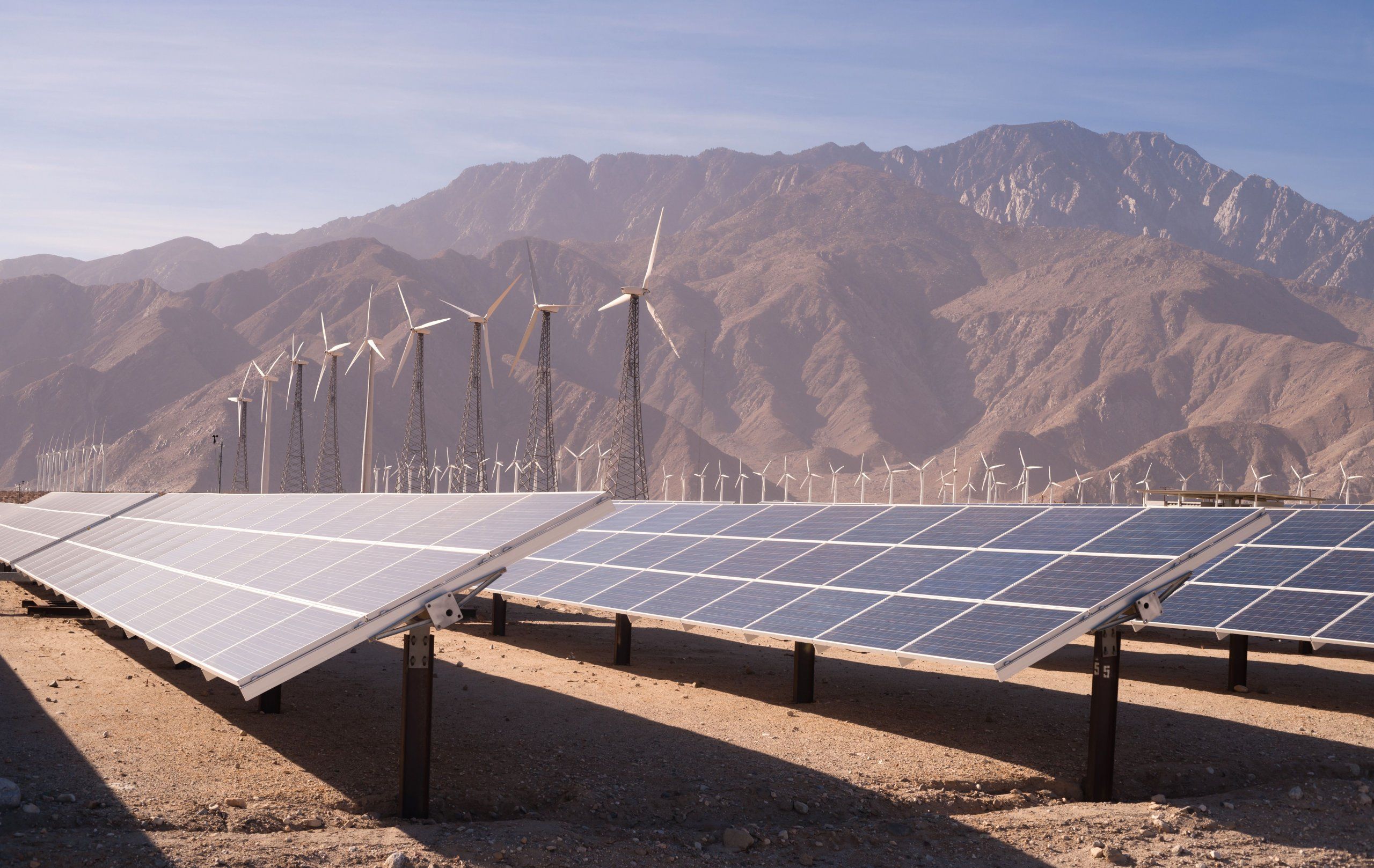 Photo – The UAE no longer relies on oil alone: the country launches a 1 GW renewable energy plant
