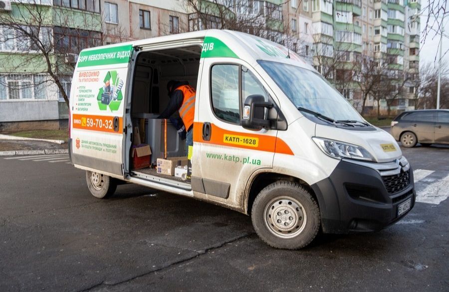Photo – Where to return batteries, lamps, thermometers in Poltava region: schedule of Ecobus stops in February 2025