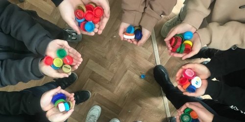 Дети собрали почти 50 кг крышечек, средства от сдачи которых пойдут на беспилотники