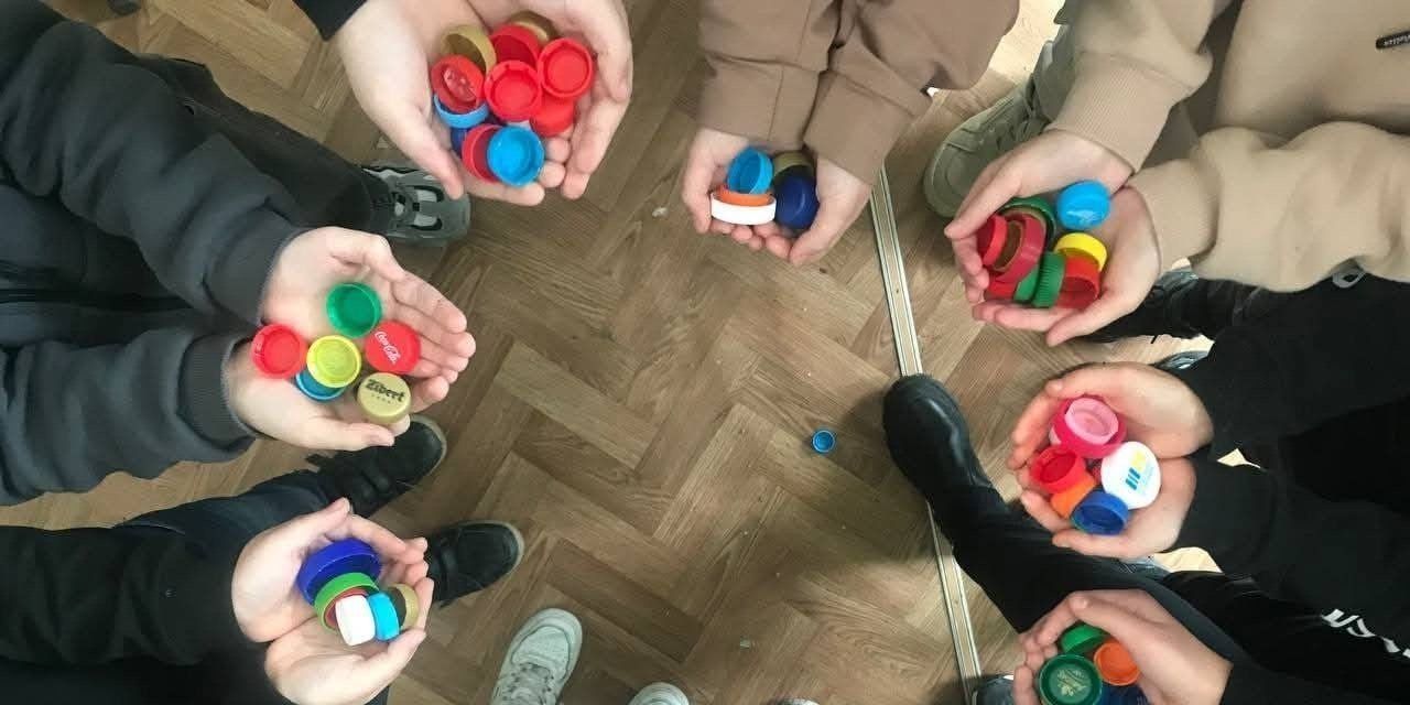 Photo – The kids collected almost 50 kg of lids, the proceeds from which will be used to buy drones