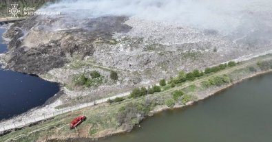 Фото – Пожежа на сміттєзвалищі у Житомирі: яка ситуація зараз та які наслідки