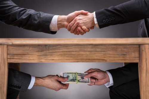 Топпосадовці "Лісів України" закупили трактори із переплатою у 8 млн грн, – Генпрокуратура