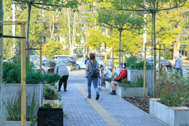 У Києві знесли незаконні МАФи і облаштували на їхньому місці сквер