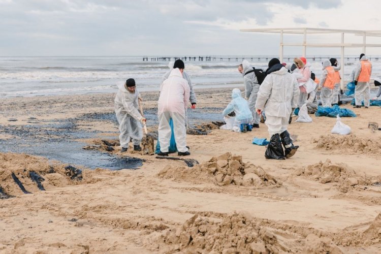 У Чорному морі стався витік нафти: що відомо наразі