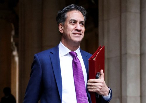 Британія повертається до Net Zero, оприлюднивши безвуглецевий план. Екоактивісти мають зауваження