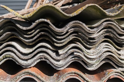 Азбест у відходах руйнувань: як Україні зробити безпечним розбір та утилізацію завалів