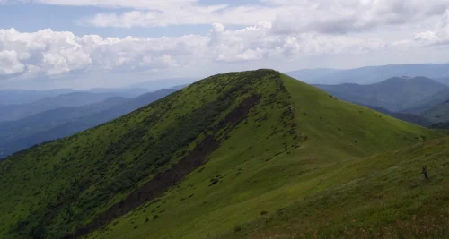 Горі Гостра загрожує будівництво ВЕС? Місцеві депутати відхилили створення заказника