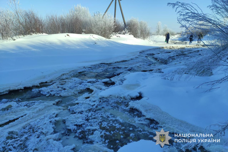 Через прорив на спиртзаводі міжнародну трасу на Тернопільщині залило відходами