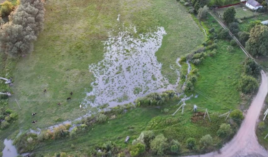 Шахтні відходи перетворили село на Волині на болото. Поліція й ДЕІ бездіють