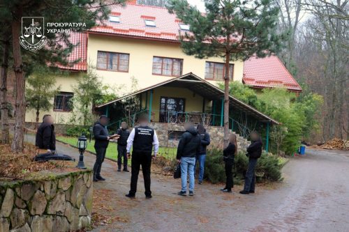 Дайджест екозлочинів тижня: готельний комплекс у лісі та боротьба за землі нацпарків