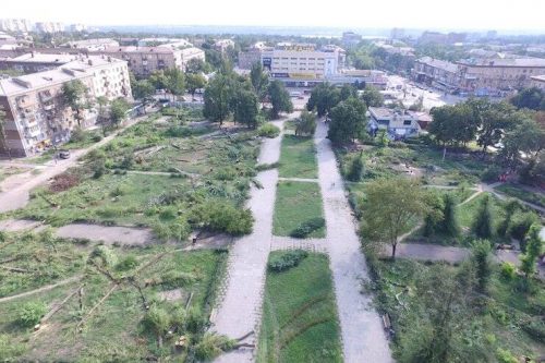 Громада Запоріжжя захищає сквер від будівництва ТРЦ. Влада ускладнює процес