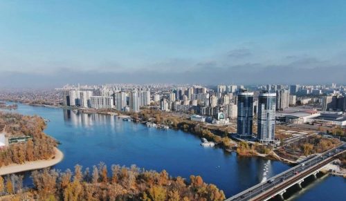 Бетон замість парку: "Ощадбанк" продає землі над Дніпром, кияни звертаються до уряду