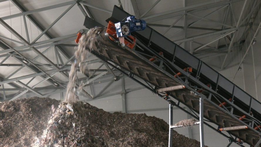 Перший в Україні сміттєпереробний завод можуть закрити через міськраду Житомира