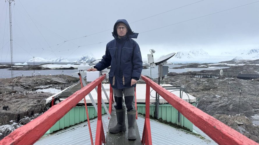 Украинские ученые в Антарктиде установили новые приборы для исследования загрязнения воздуха