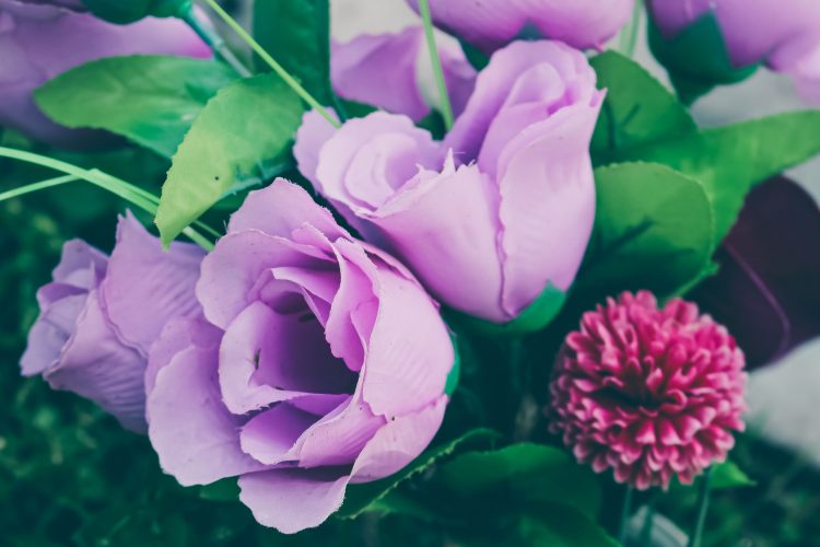 У Рівному закликають обмежити продаж пластикових квітів