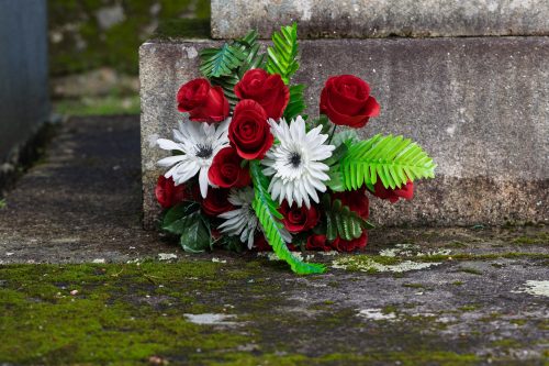 Kyiv residents are being urged to avoid using artificial flowers on Memorial Days