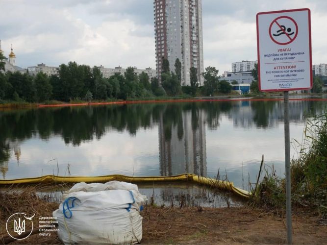 У київському озері Кирилівське виявили нові витоки нафтопродуктів