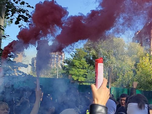 На столичних Теремках відбулися паралельні мітинги та сутички з поліцією