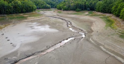 Из-за нехватки воды в реках Украины 300 предприятиям строго ограничили водозабор